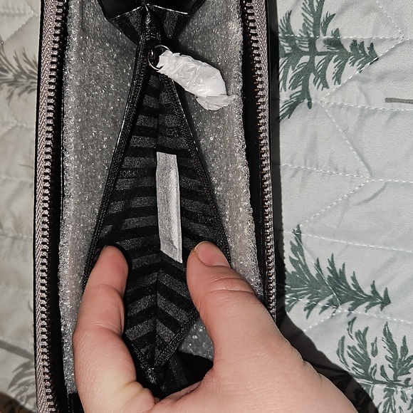 Victoria Secret Wallet - Picture 5 of 6